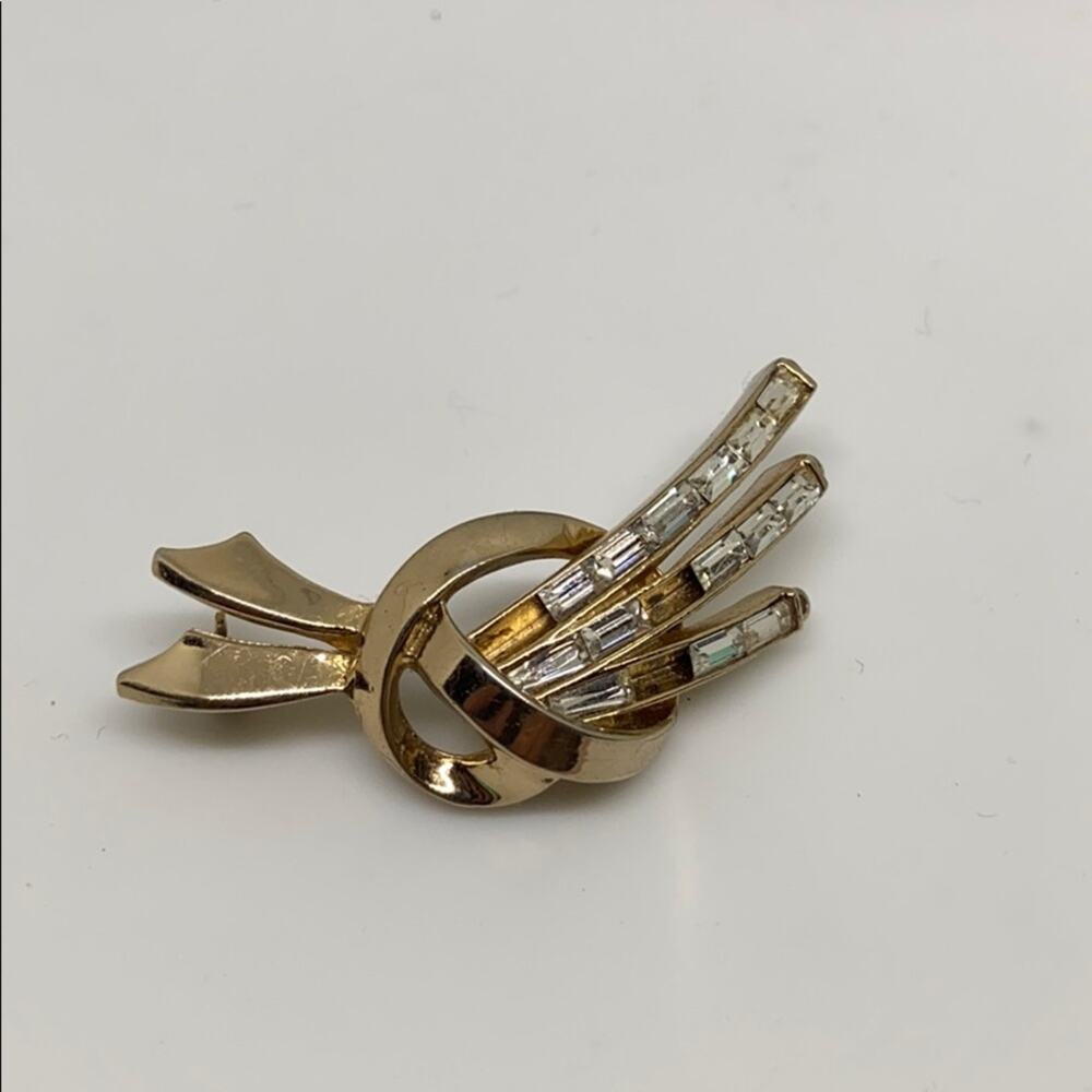 Vintage Coro costume jewelry brooch